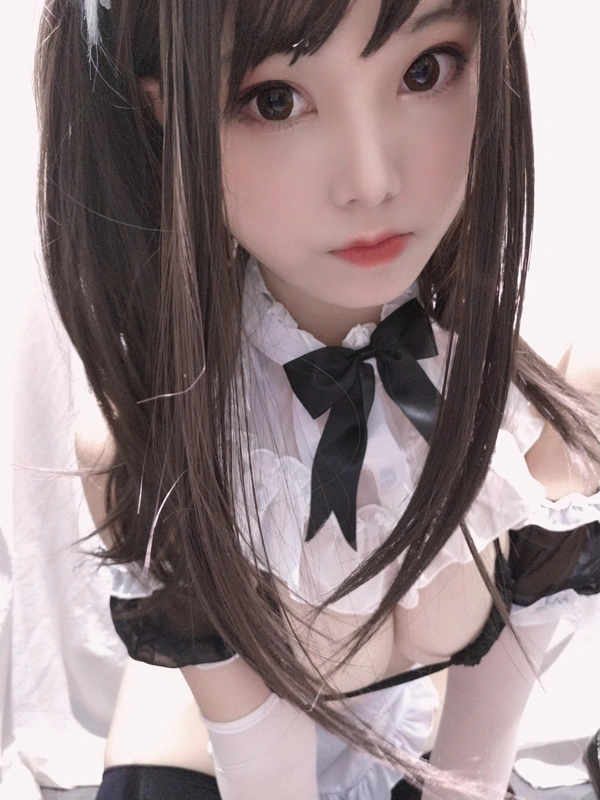 黑白女仆 - 蜜汁猫裘