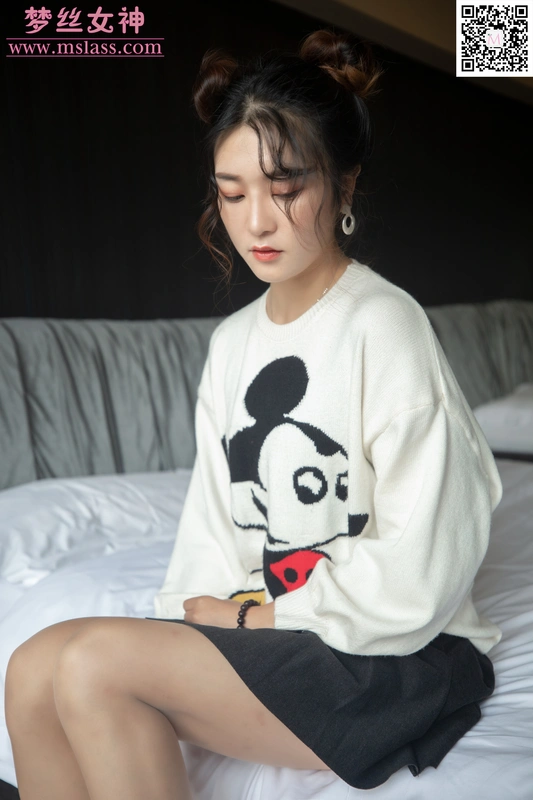 2019.11.12 NO.063 雨晨 白卫衣下的丝袜 - MSLASS梦丝女神